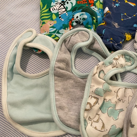 Bundle lot of 4 PREEMIE baby boy/gender neutral sleepers and 5 bibs. - Picture 7 of 8
